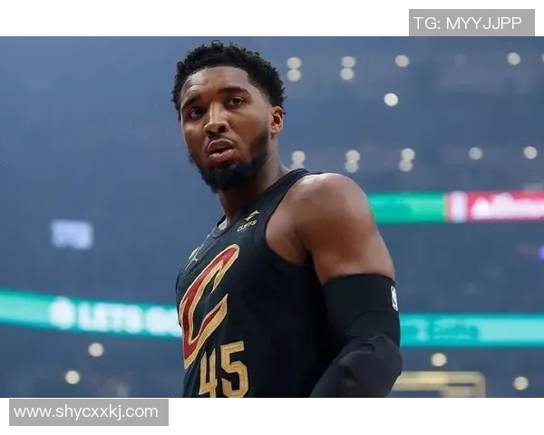 多诺万米切尔引领球队崛起展现超凡篮球才华与领袖魅力 多诺万米切尔引领球队崛起展现超凡篮球才华与领袖魅力