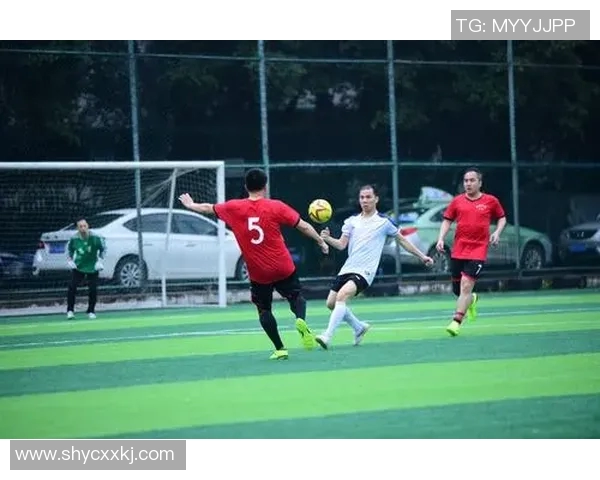 女王巡游与德比郡的激烈对决展现足球魅力与团队精神的巅峰对抗