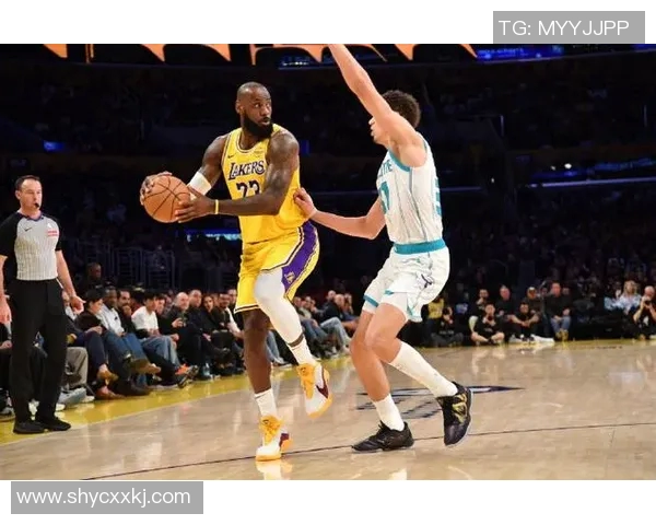 湖人对阵黄蜂的精彩对决分析与球员表现点评 湖人对阵黄蜂的精彩对决分析与球员表现点评