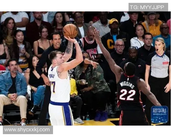 热火与湖人第六场激战回顾双方明星球员表现如何影响比赛走势